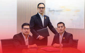 Filipino entrepreneurs discussing business finances